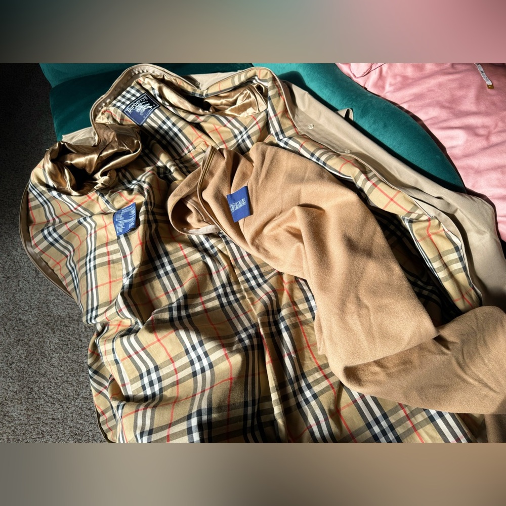 Authentic Burberry Trench Coat - Picture 13 of 16